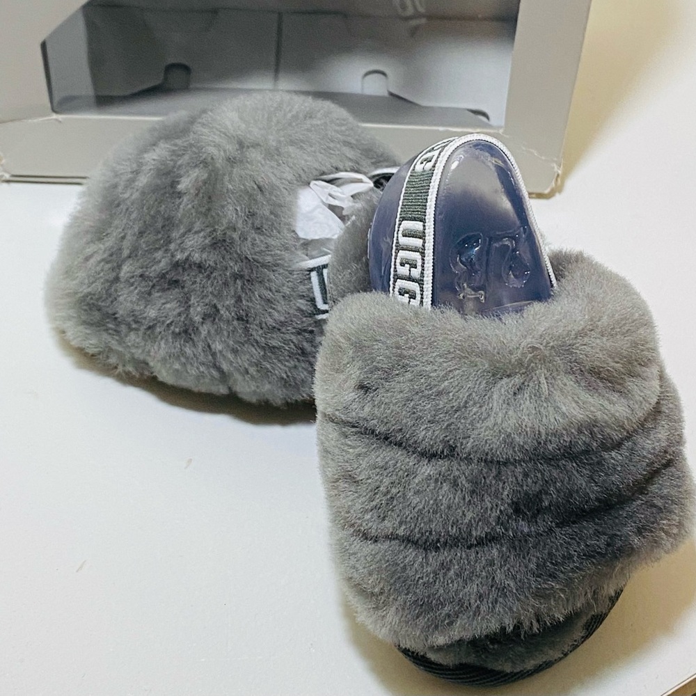 UGG SLIPPERS